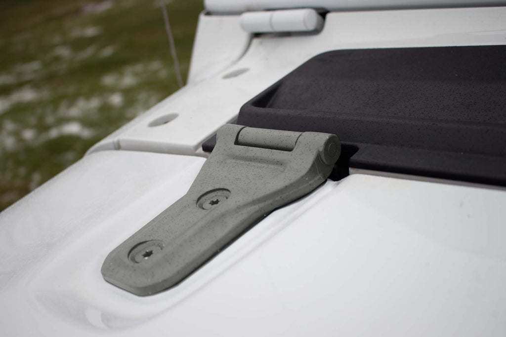 Installed Zoomed In - Kentrol Hood Hinge Set for 2018-2027 Jeep Wrangler JL & Gladiator JT 40737