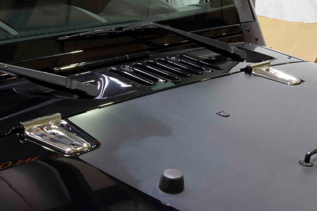 Side view of the Kentrol Hinge Overlay For 2007-2018 Jeep Wrangler 30019 installed to the vehicle