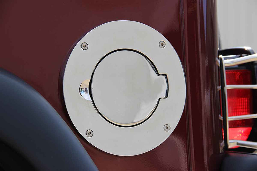 Close-up shot of Kentrol Billet Style Gas Hatch for 1997-2006 Jeep Wrangler 30553 installed to the vehicle