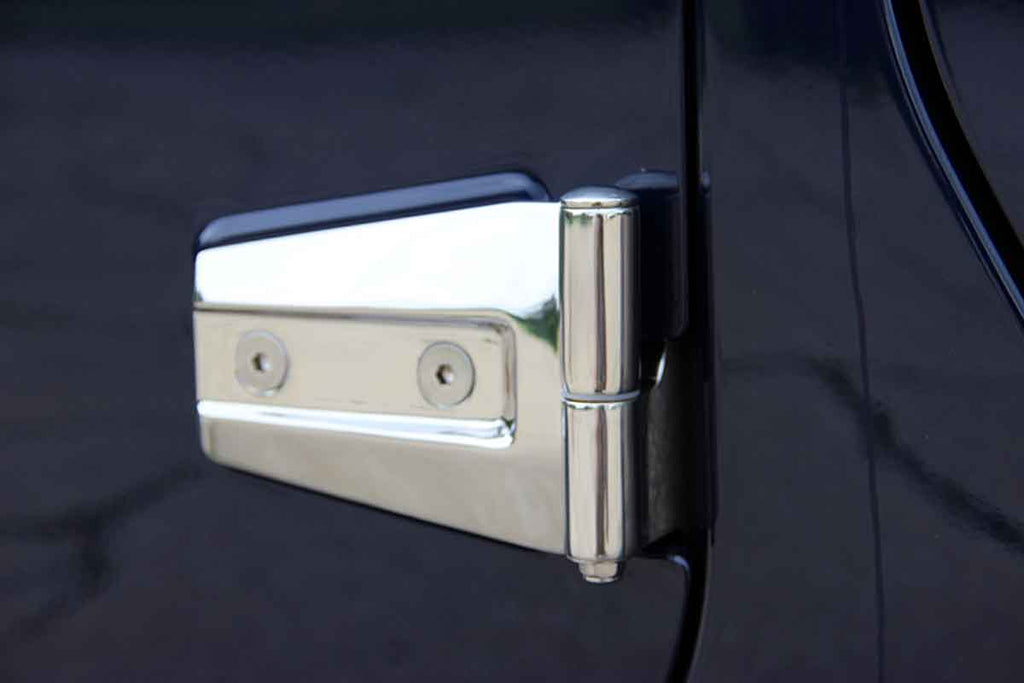 Installed Kentrol T-304 stainless steel hinges for Jeep Wrangler JL, showcasing the polished stainless steel