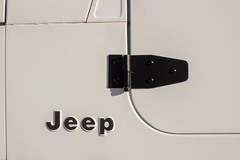 Kentrol T-304 stainless steel hinges for Jeep Wrangler YJ, showcasing the gloss black powder coat.
